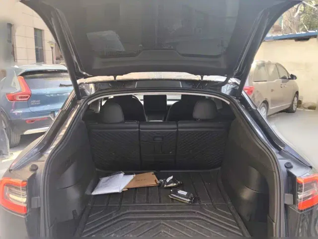 Tesla Model Y — Фото автомобиля 15