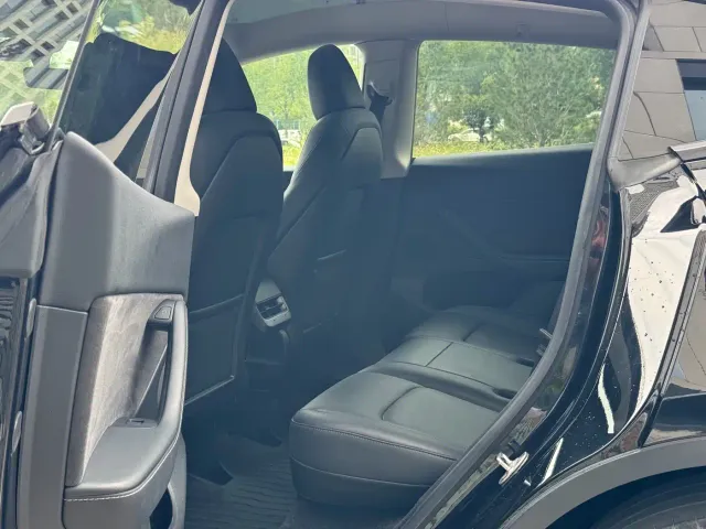 Tesla Model Y — Фото автомобиля 24
