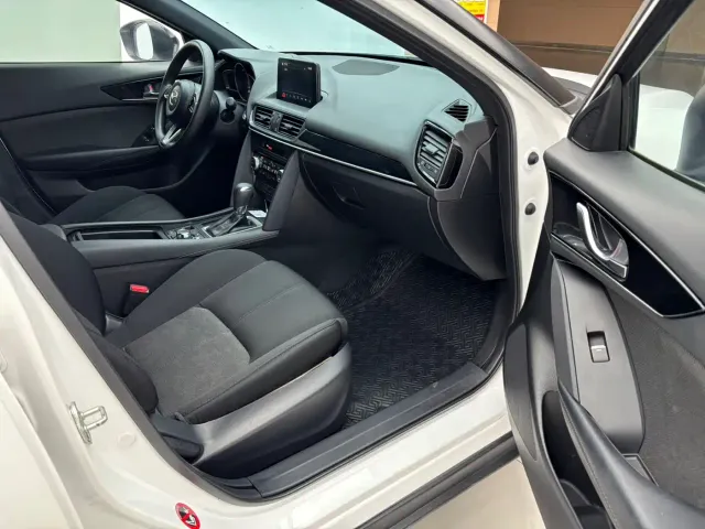 Mazda CX-4 — Фото автомобиля 9
