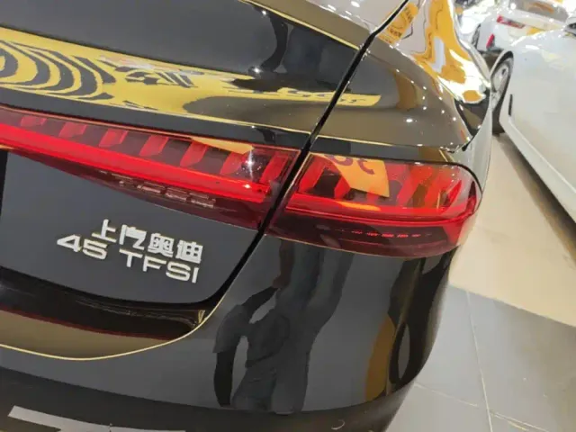 Audi A7L — Фото автомобиля 7