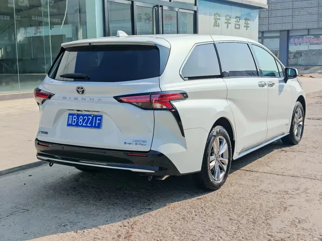 Toyota Sienna — Фото автомобиля 6