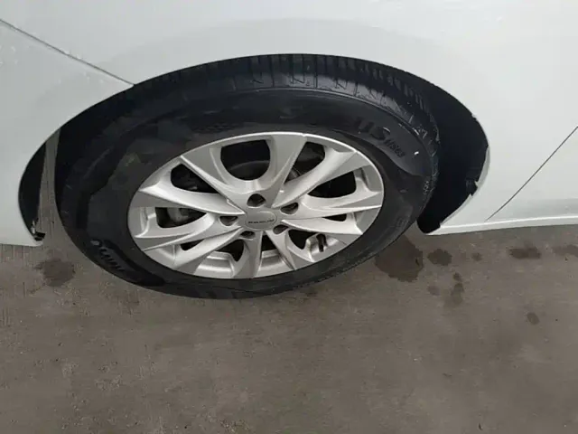 Roewe i5 — Фото автомобиля 24