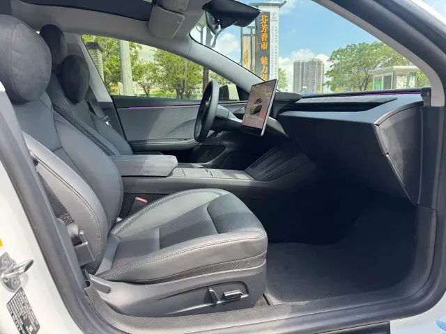 Tesla Model 3 — Фото автомобиля 10