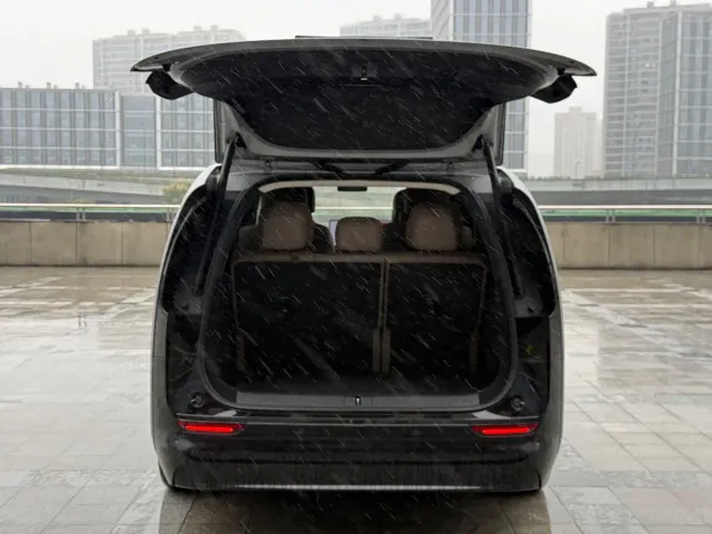 Li Auto MEGA — Фото автомобиля 13