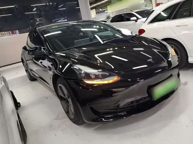 Tesla Model 3 — Фото автомобиля 3