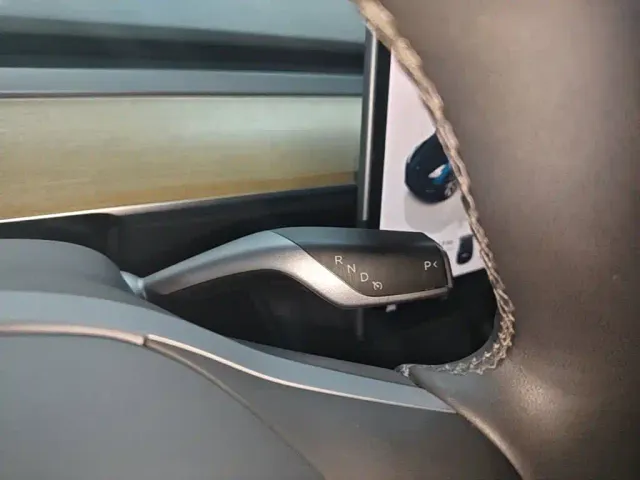 Tesla Model Y — Фото автомобиля 13