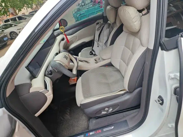 IM Motors LS6 — Фото автомобиля 11