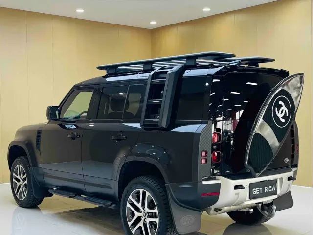 Land Rover Defender — Фото автомобиля 7