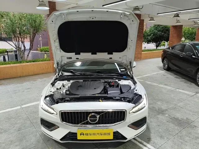 Volvo S60 — Фото автомобиля 19