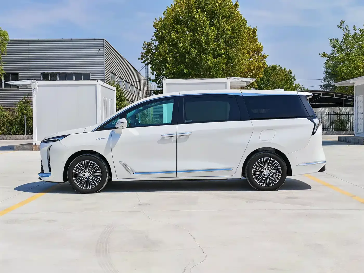 Buick Buick GL8 New Energy 2024 Landglory Luxury Edition 7-Seater — Фото автомобиля 4