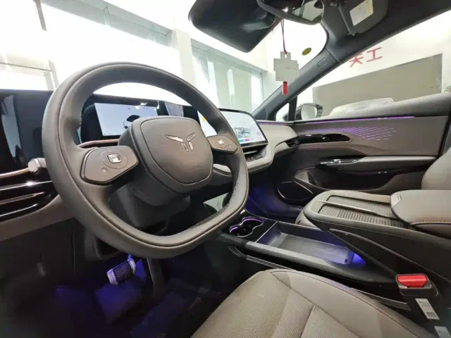 Hongqi EH7 — Фото автомобиля 8