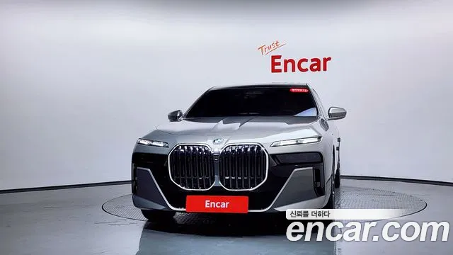 BMW 7-Series 7 серия (G70) 740i xDrive M Sport — Фото автомобиля 2