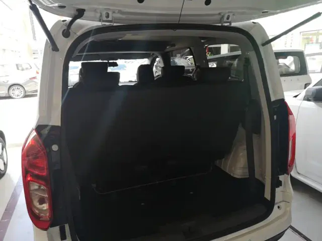 Wuling Hongguang — Фото автомобиля 18