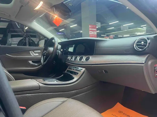 Mercedes-Benz E-Class — Фото автомобиля 12
