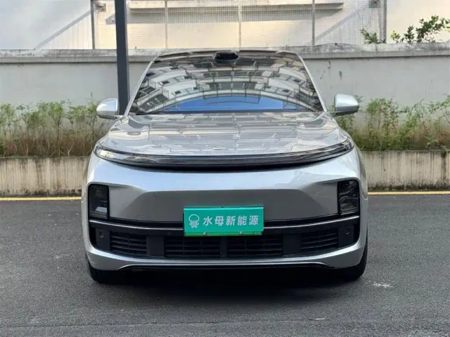 Li Auto L8 — Фото автомобиля 2