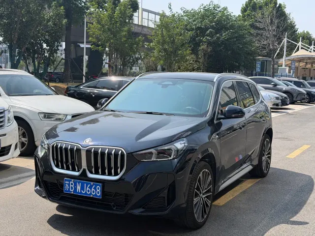 Фотография автомобиля — BMW X1