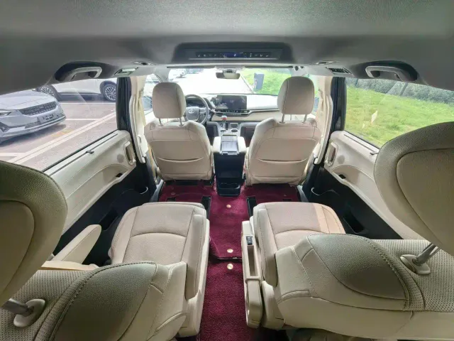 Toyota Sienna — Фото автомобиля 9