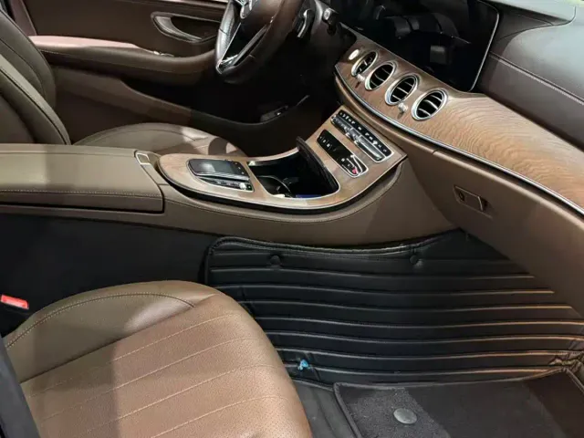Mercedes-Benz E-Class — Фото автомобиля 4