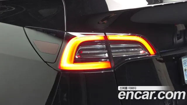 Tesla Model Y — Фото автомобиля 19