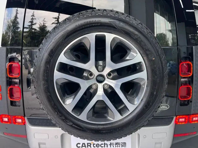 Land Rover Defender — Фото автомобиля 26