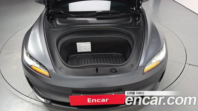 Tesla Model 3 — Фото автомобиля 9