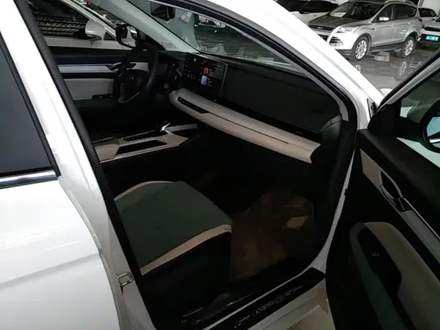Geely Emgrand L — Фото автомобиля 24