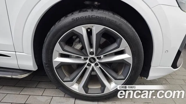 Audi Q8 55 TFSI quattro Premium — Фото автомобиля 18