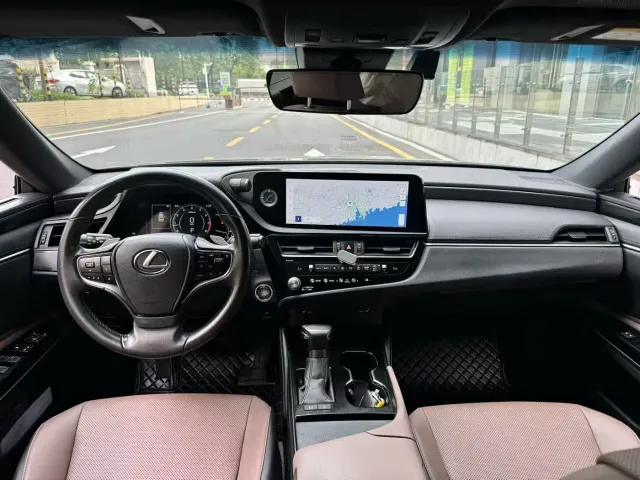 Lexus ES — Фото автомобиля 5