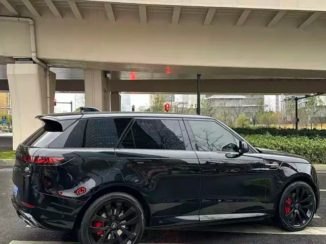 Land Rover Range Rover Sport — Фото автомобиля 6