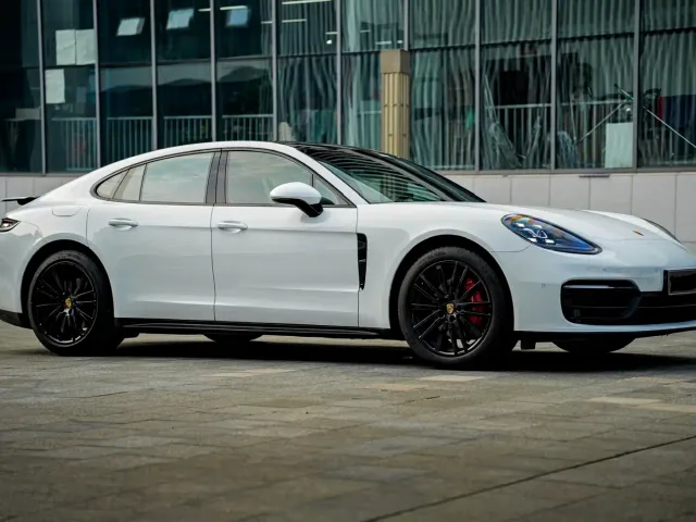 Porsche Panamera — Фото автомобиля 3