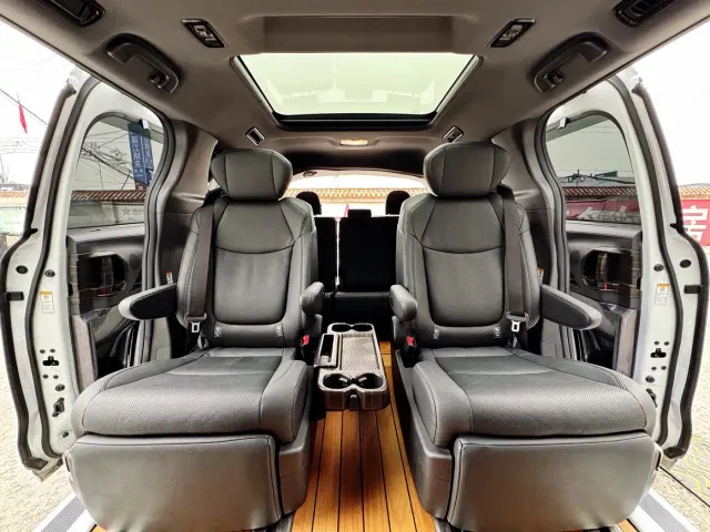Toyota Sienna — Фото автомобиля 18