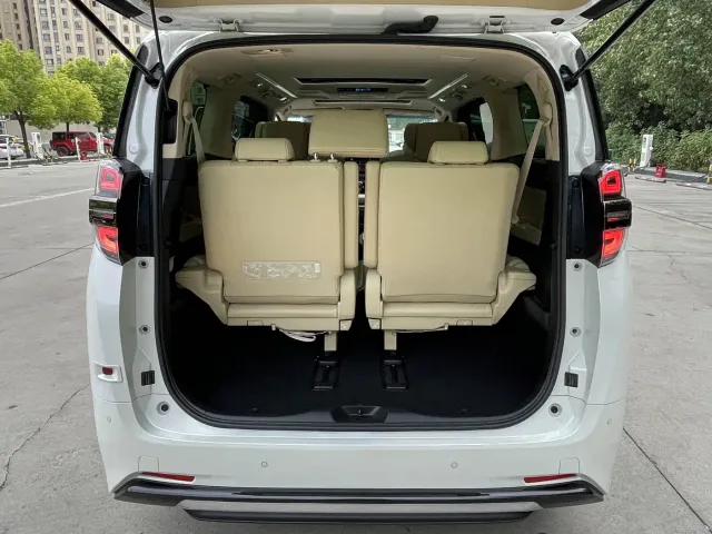 Toyota Vellfire — Фото автомобиля 24