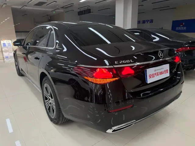 Mercedes-Benz E-Class — Фото автомобиля 6