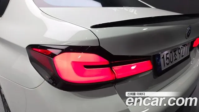 BMW 5 Series G30 — Фото автомобиля 8