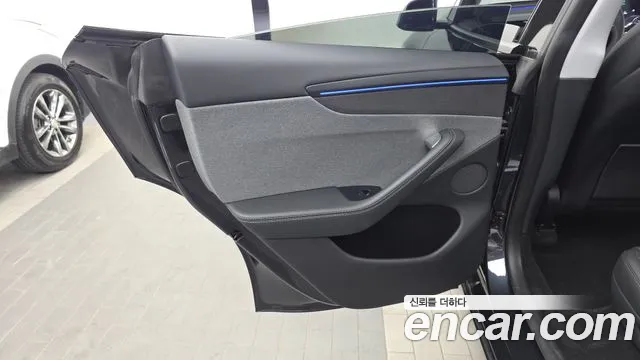 Tesla Model Y — Фото автомобиля 25