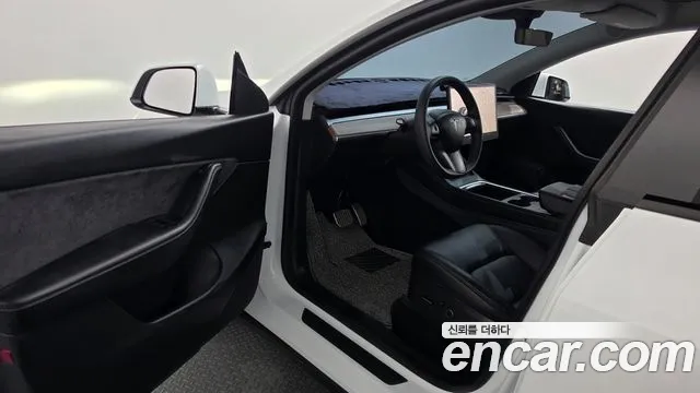 Tesla Model Y — Фото автомобиля 15