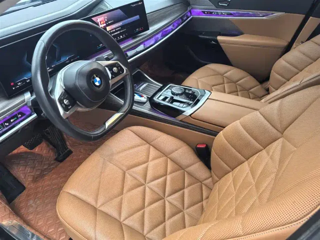 BMW 7 Series — Фото автомобиля 8