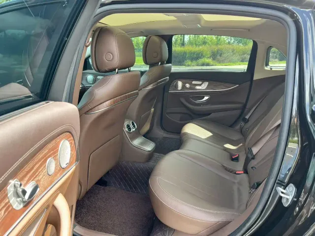 Mercedes-Benz E-Class — Фото автомобиля 6