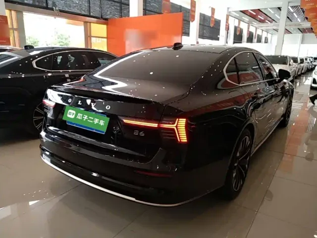 Volvo S90 — Фото автомобиля 6