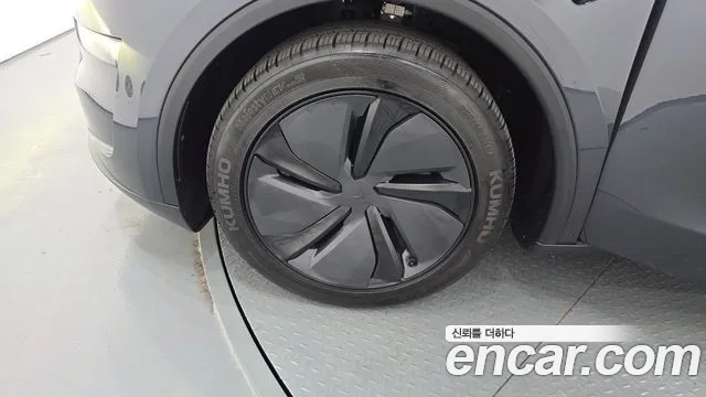 Tesla Model Y — Фото автомобиля 5