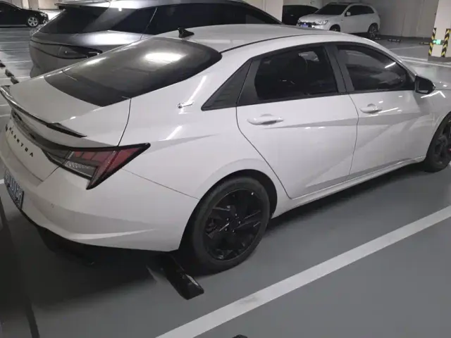 Hyundai Elantra — Фото автомобиля 3