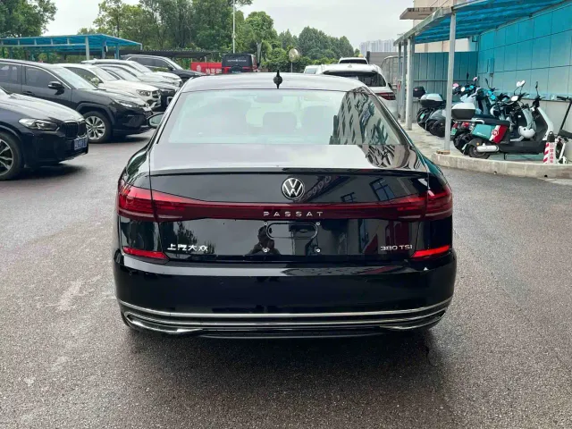 Volkswagen Passat — Фото автомобиля 7