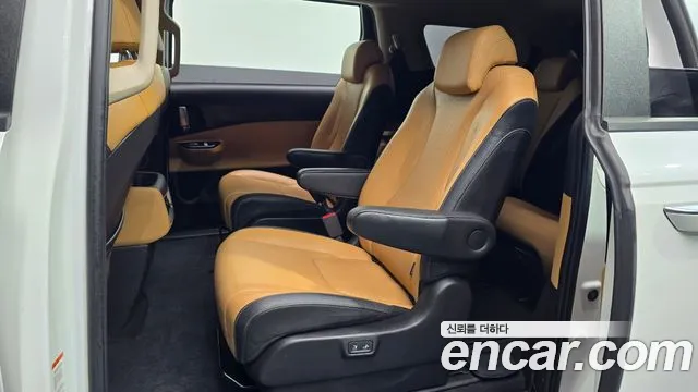 Kia Carnival Generation 4 — Фото автомобиля 12