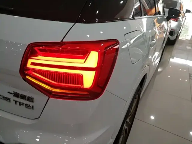 Audi Q2L — Фото автомобиля 7