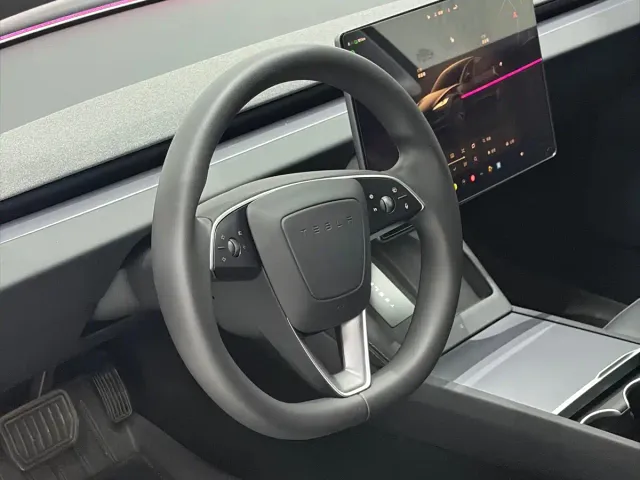 Tesla Model 3 — Фото автомобиля 9
