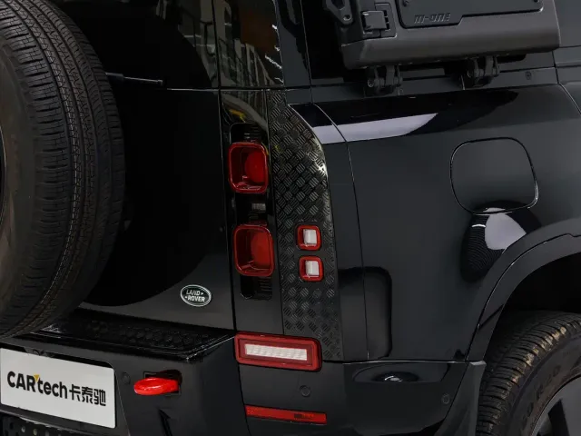 Land Rover Defender — Фото автомобиля 9