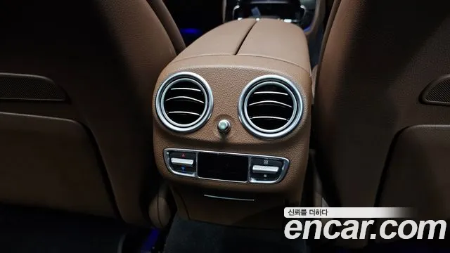 Mercedes-Benz E-Class — Фото автомобиля 29