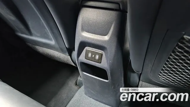 Hyundai Venue — Фото автомобиля 30