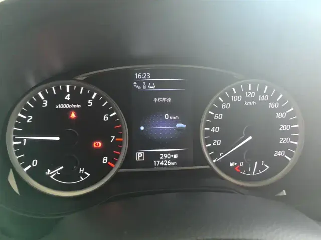Nissan Tiida — Фото автомобиля 11