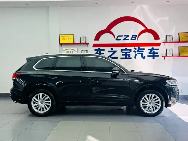 Volkswagen Touareg — Фото автомобиля 8